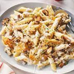 Пенне с курицей и грибами в сливочном соусе