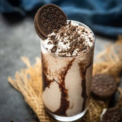 Oreo Cake Shake