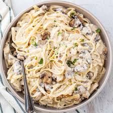Alfredo Pasta with Chicken and Mushrooms