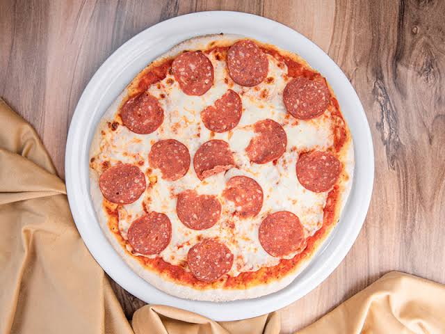 Salami Pizza