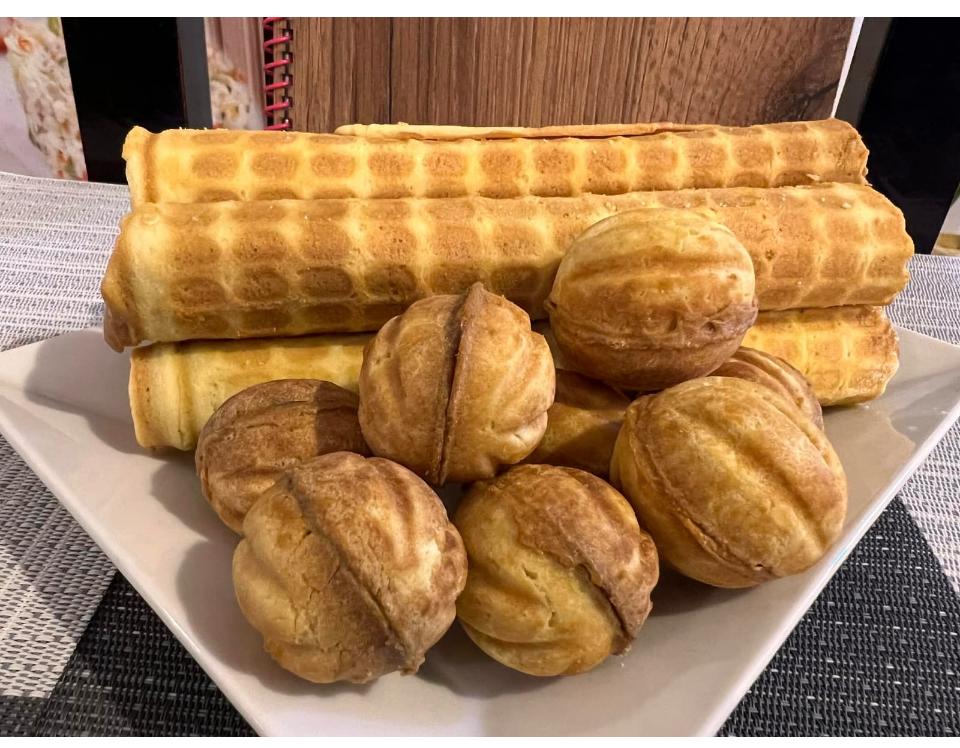 Nut cookies with filling