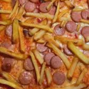 Wurstel and Fries Pizza