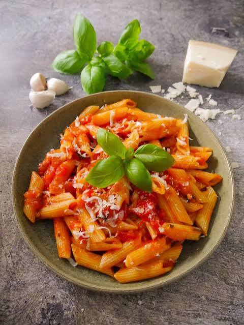 Pasta with Tomato and Basil
