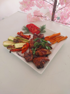Grilled chicken wings with vegetables