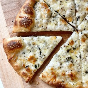 4 Cheeses Pizza