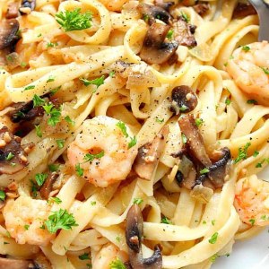 Паста пенне с креветками и грибами